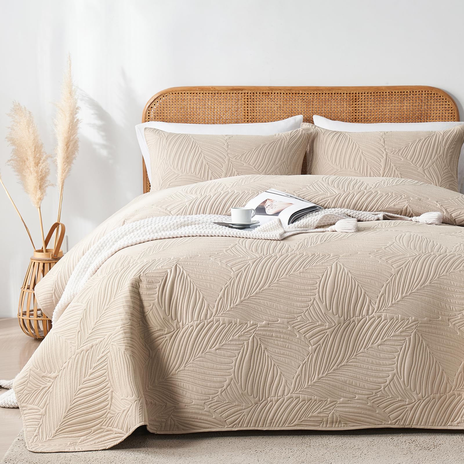 Oarage King Quilt Bedding Set Lightweight Soft Beige Bedspread Coverlet With Leaf Pattern,Ultrasonic Microfiber Bed Cover Set Fo